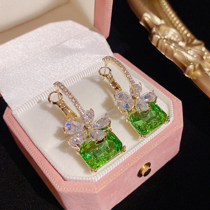 Wholesale Crystal Sparkling Diamond Flower Ear Buckle