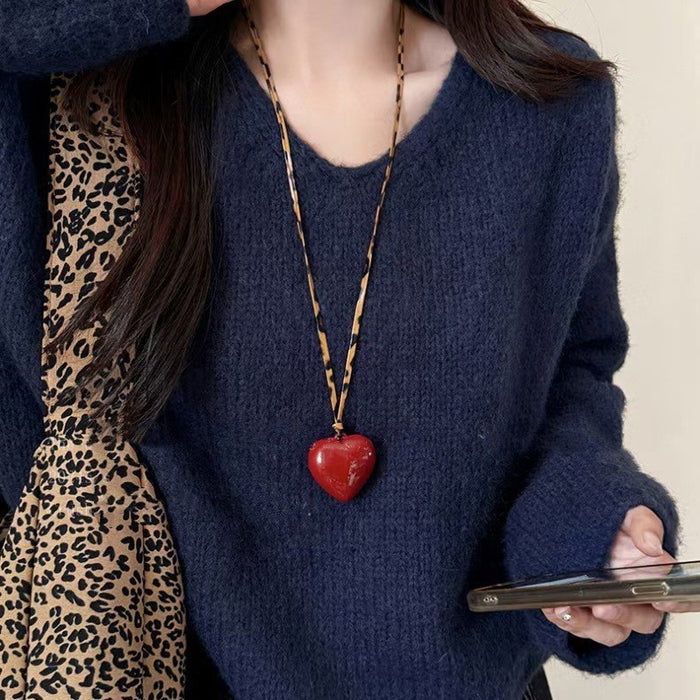 Wholesale Hollow flower heart-shaped necklace sweatshirt chain, fashionable and high-end sweater chain