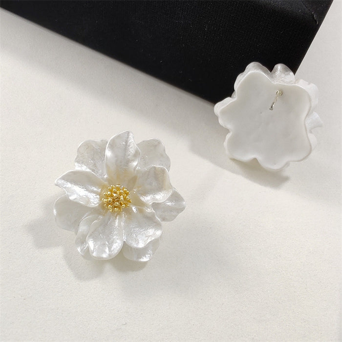 Wholesale Light luxury fragrance camellia earrings retro earrings