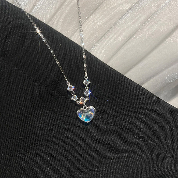 Wholesale New high-end zircon heart-shaped necklace with light luxury and niche design, diamond studded heart-shaped pendant