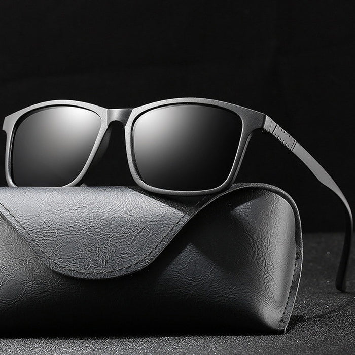 Wholesale Polarized sunglasses, driving fishing goggles, classic sports style