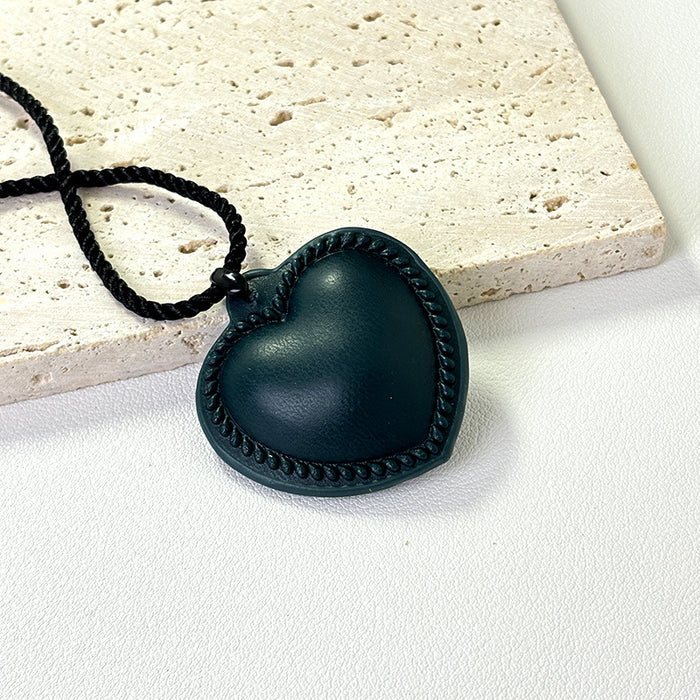 Wholesale Leather heart necklace with peach hearts, versatile and adjustable heart-shaped necklace