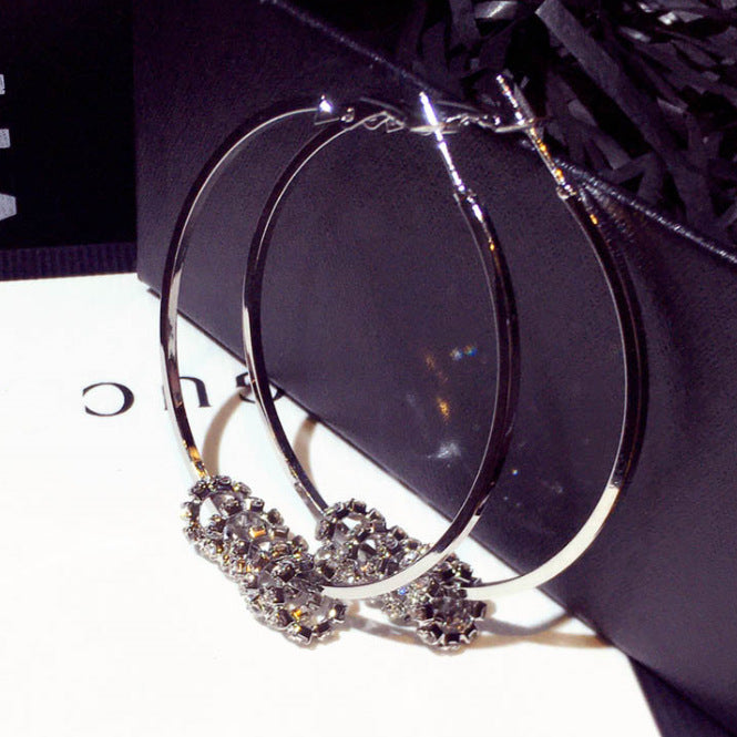 Wholesale Fashionable and atmospheric silver needle earrings with exaggerated zircon inlaid circle temperament earrings and earrings with earrings and pendants