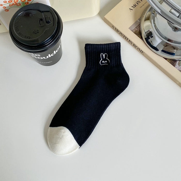 Wholesale Embroidered white short socks