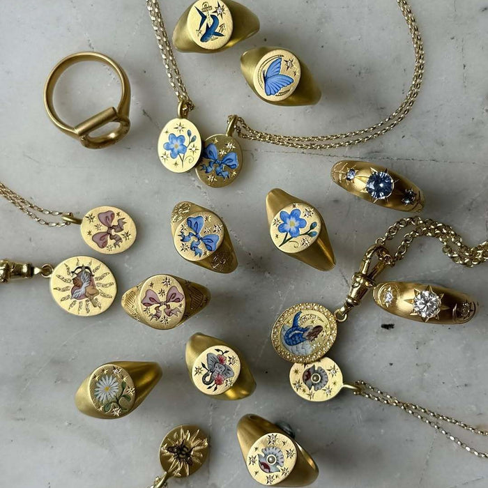 Wholesale Stainless steel pendant necklaces with various painted patterns.