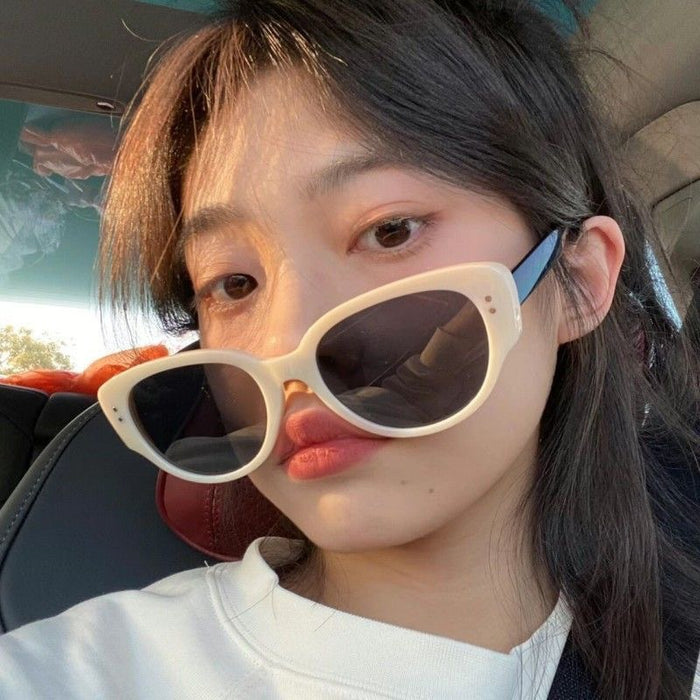 Wholesale Beige sunglasses for women's summer high-end sense, new sunglasses for men's sun protection, internet famous retro fashion glasses