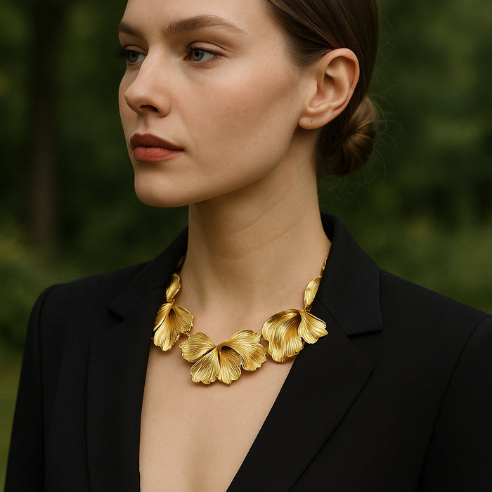 Wholesale Fashion Style Irregular Acrylic Stereo Petal Necklace Light Luxury