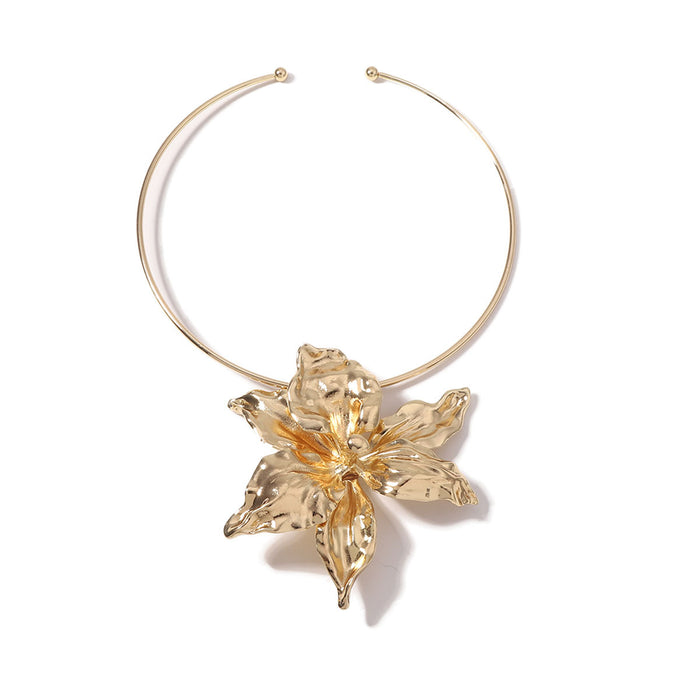 Wholesale Three-dimensional Design Sense Simple Alloy Flower Pendant Collar