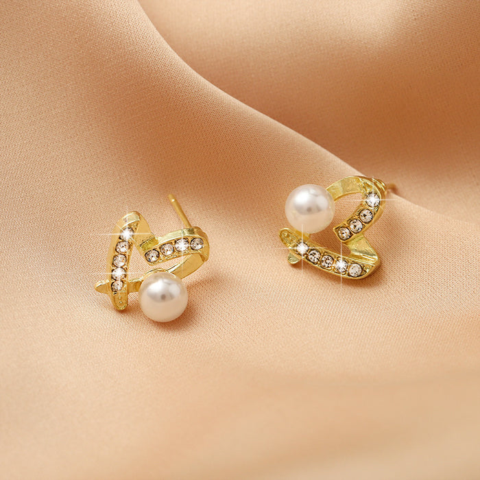 Wholesale Love Pearl Earrings, Elegant and Fashionable Earnail Accessories