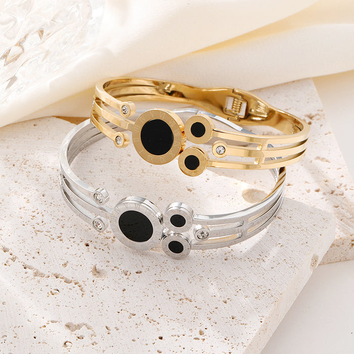Wholesale Stainless steel bracelet with gold-plated Roman numerals and titanium steel.