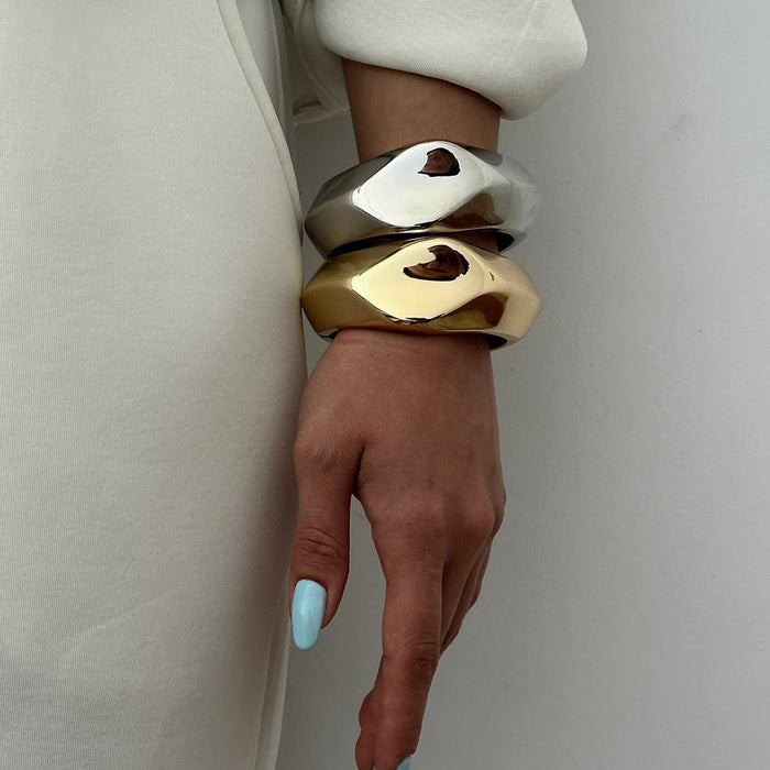 Wholesale Exaggerated jewelry, simple irregular glossy bracelet, personalized alloy round wide open bracelet