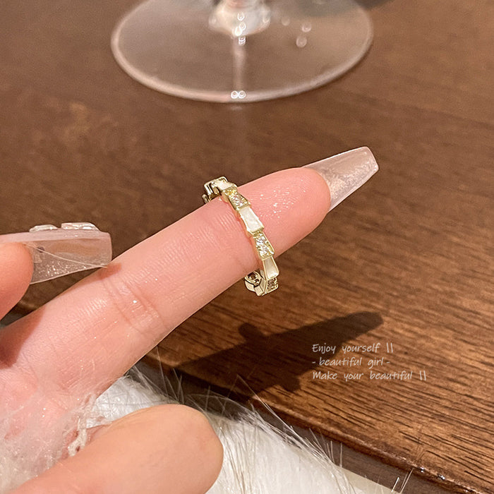 Wholesale Butterfly ring inlaid with zircon