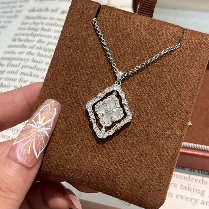 Wholesale Rotating Four-Leaf Clover White Shell choker necklace