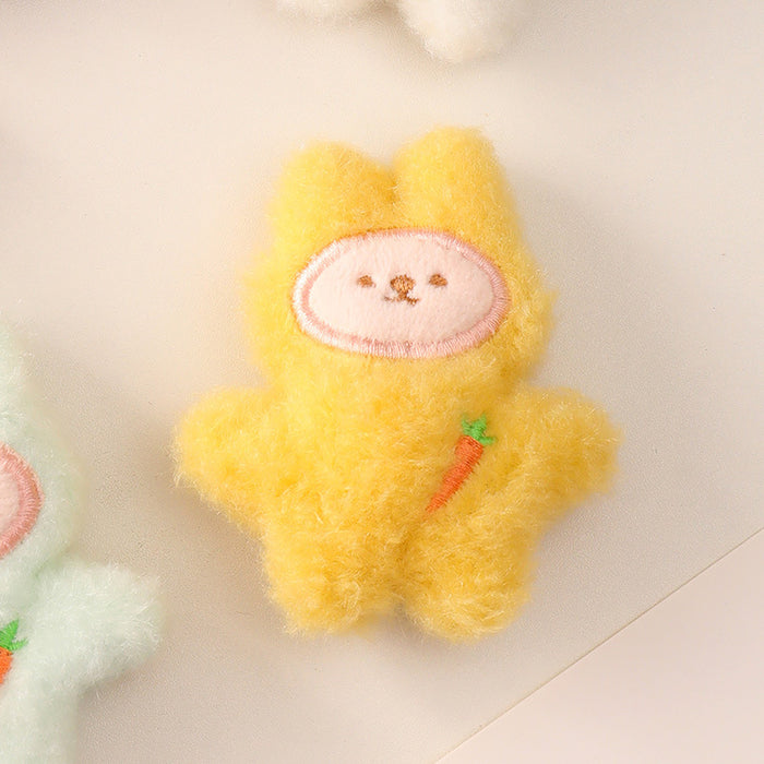 Wholesale Cartoon plush brooch cute little rabbit doll bag small pendant jewelry clothing accessories