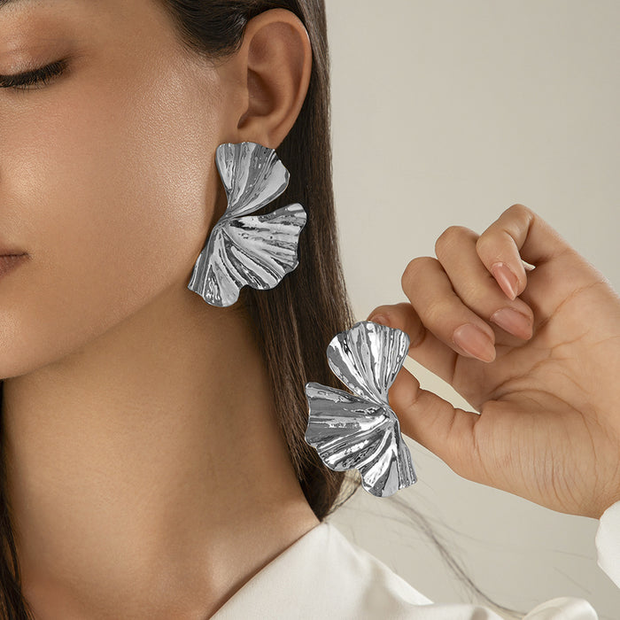 Wholesale Exaggerated metal ginkgo leaf earrings for accessories