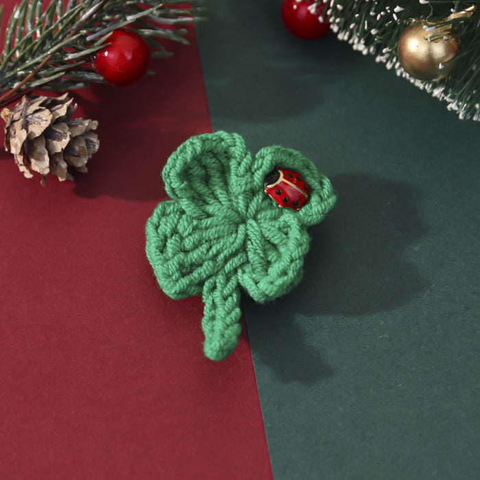Wholesale Holiday  Sweater Brooch Crochet Heart-Shaped Four-Leaf Clover Pin Badge
