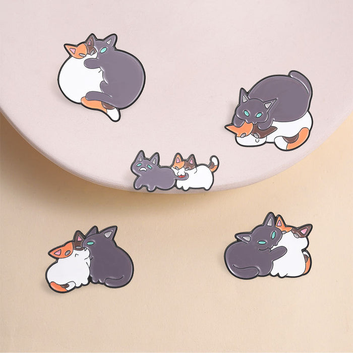 Wholesale Able Calico Cats Cuddling Brooch Couple Cat Enamel Pin Trendy Jewelry Accessory For Gift