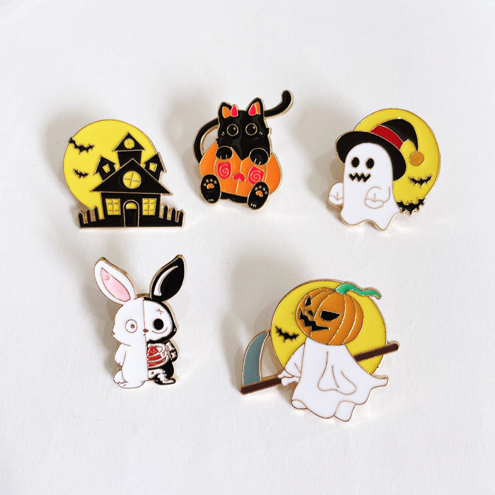 Wholesale  brooch cartoon funny ghost pumpkin metal badge cute skull bat pin men and women accessories