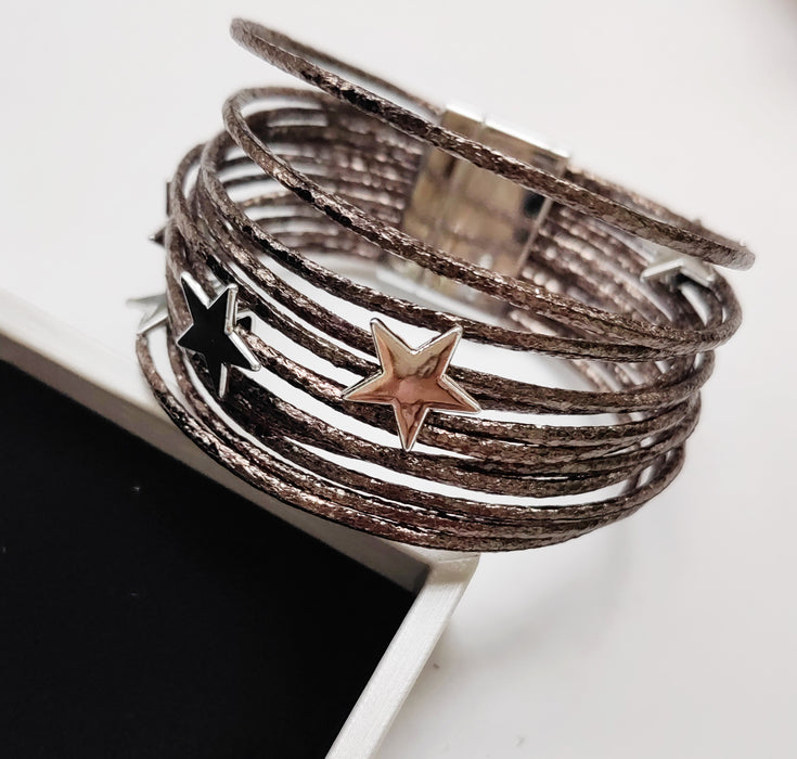Wholesale Multi layer round bar bracelet, women's fashion bracelet, pentagram accessory, magnetic suction bracelet, wholesale of bracelet