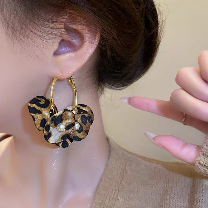Wholesale Pearl Mesh Leopard Flower Ear Ring Autumn