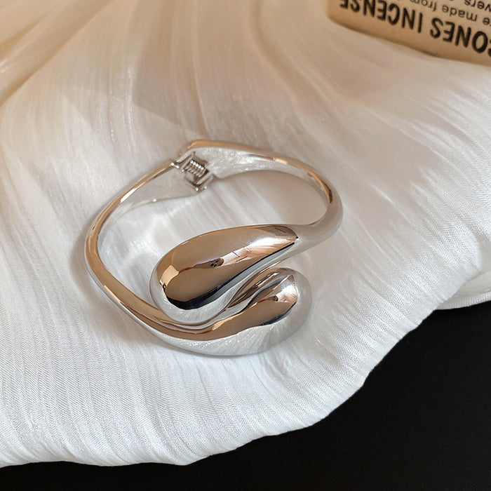 Wholesale Metal bracelet temperament light luxury high sense bracelet niche personality exaggerated jewelry women