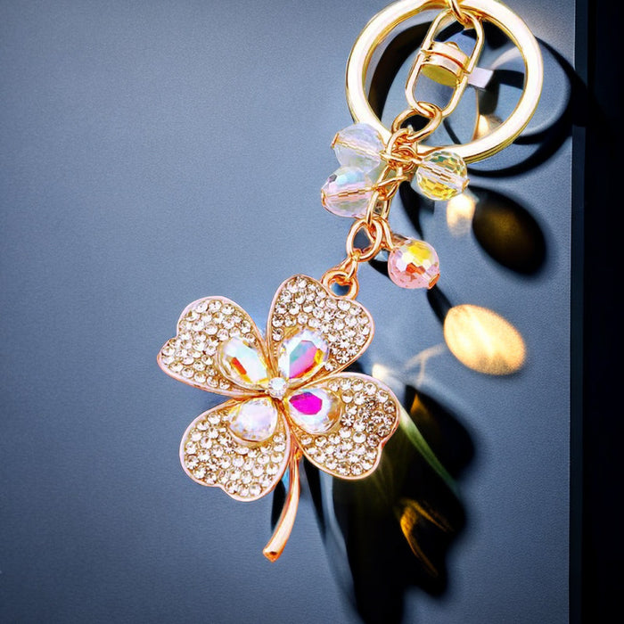Wholesale Diamond inlaid Lucky Clover Car Keychain Metal Pendant Keychain Ring Creative
