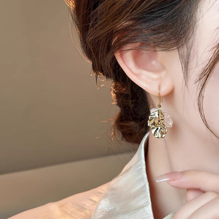 Wholesale Vintage shell flower earrings, light luxury, niche fashion, versatile temperament, tassel earrings, earrings