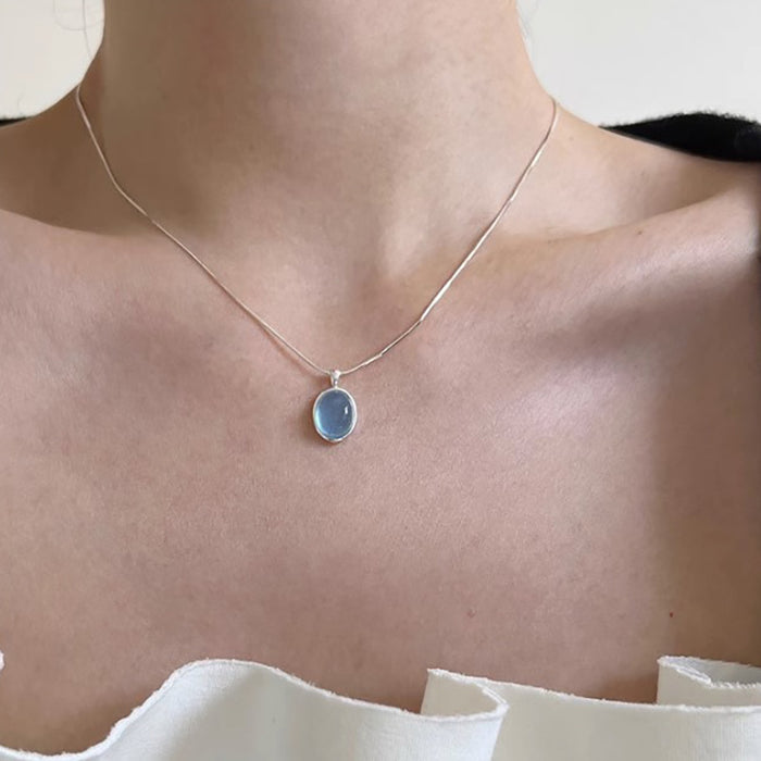 Wholesale Small niche design necklace versatile high-end oval pendant snake bone chain accessory