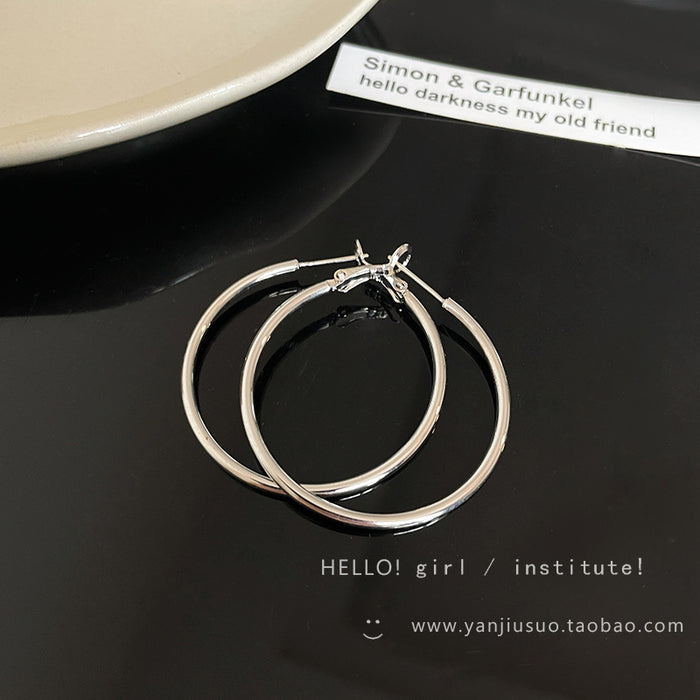 Wholesale Simple plain circle earrings, light luxury, niche earrings, high-end feel, unique temperament, ear rings