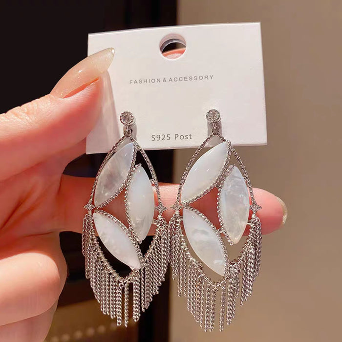 Wholesale New silver leaf earrings with retro high-end feel, niche design earrings