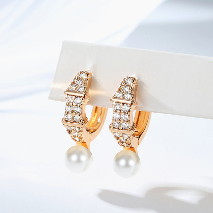 Wholesale Copper gold-plated retro light luxury simple pearl earrings, small and fashionable design, inlaid with zircon ear buckles, wholesale of ear accessories