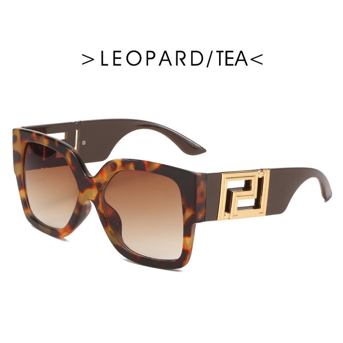 Wholesale Frame trendy sunglasses for women, square wide leg personalized sunglasses for men, internet famous street photography glasses