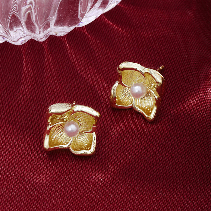 Wholesale Silver Needle Simple Flower Pearl Earrings Fashionable New Small Earrings Versatile Commuter Earrings