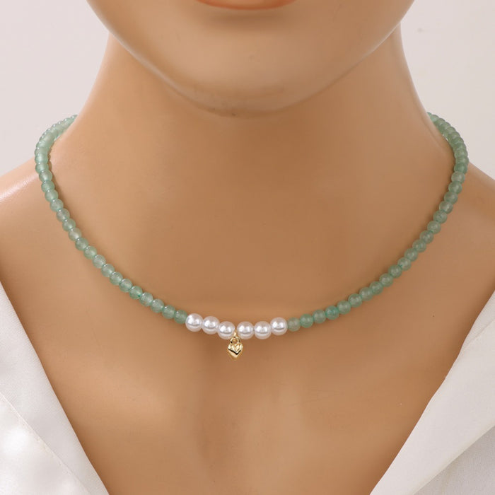 Wholesale 4mm stone bead necklace with heart pendant a choker style necklace