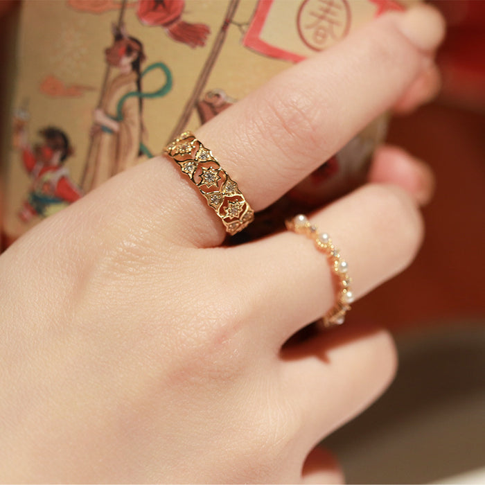 Wholesale Same vintage lace hollow out diamond inlaid light luxury window flower ring