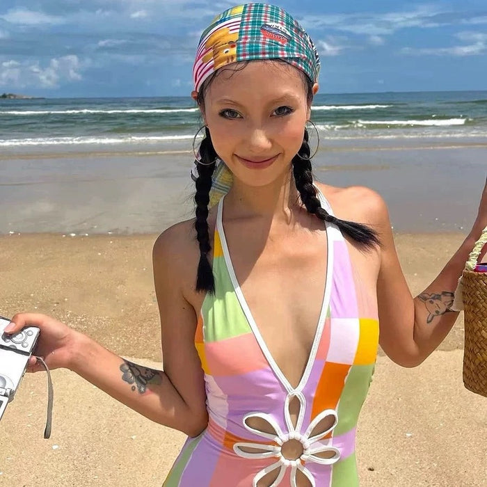 Wholesale Hollow out fresh and simple style fashionable one-piece swimsuit, high-end swimsuit