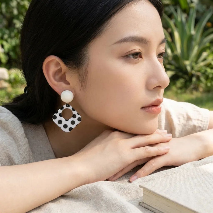 Wholesale Stylish Retro Polka Dot Hollow Ear Clips for Women Party Wear Jewelry Accessory