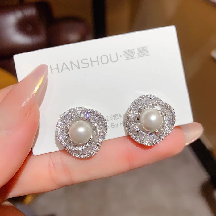 Wholesale Exquisite, fashionable, light luxury, super sparkling full diamond pearl spiral earrings, silver needle temperament, versatile and high-end earrings