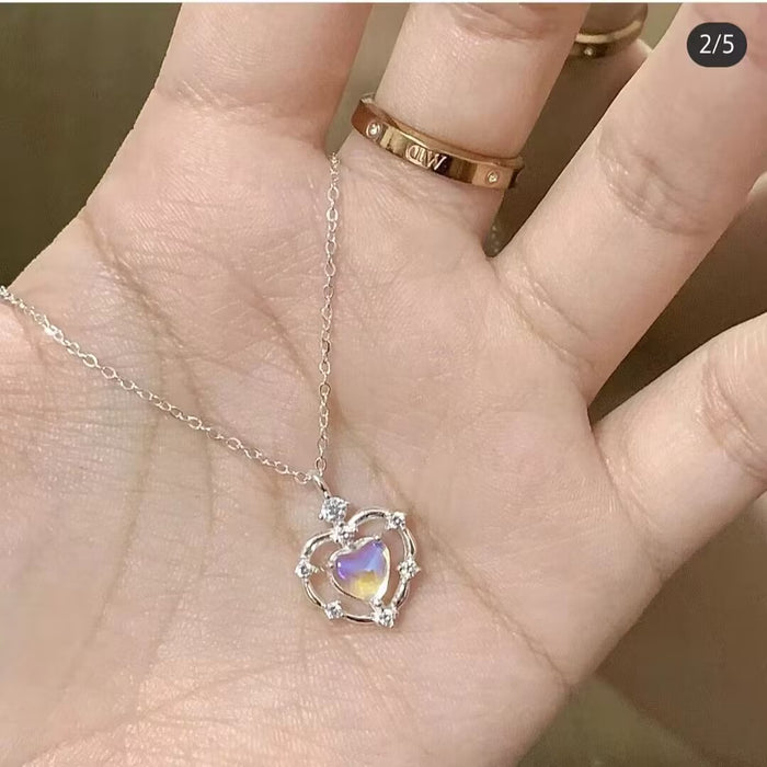 Wholesale Gradient love necklace, niche design, high-end feel, student love collarbone chain