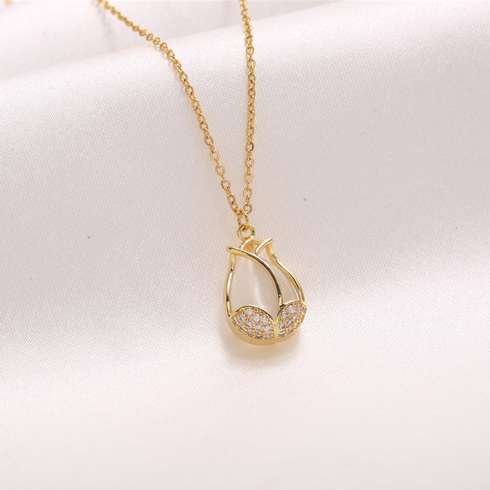 Wholesale Flower necklace, stone inlaid diamond pendant, personalized collarbone chain design
