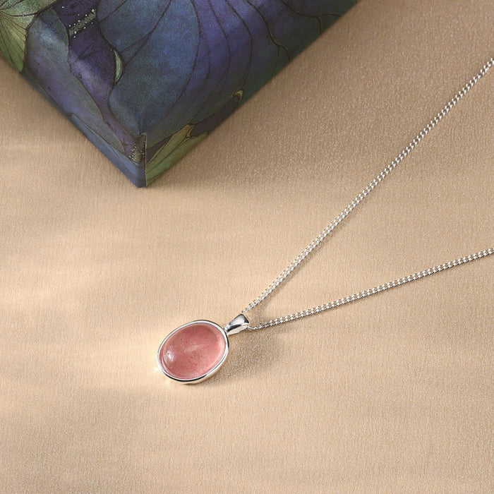 Wholesale Strawberry crystal necklace with silver throughout, gentle and natural stone bone chain, simple and versatile accessories