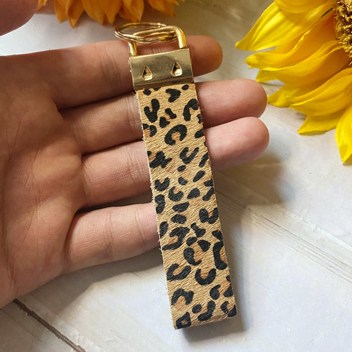 Wholesale leopard print cow pattern genuine leather horse hair keychain classic retro clothing pendant