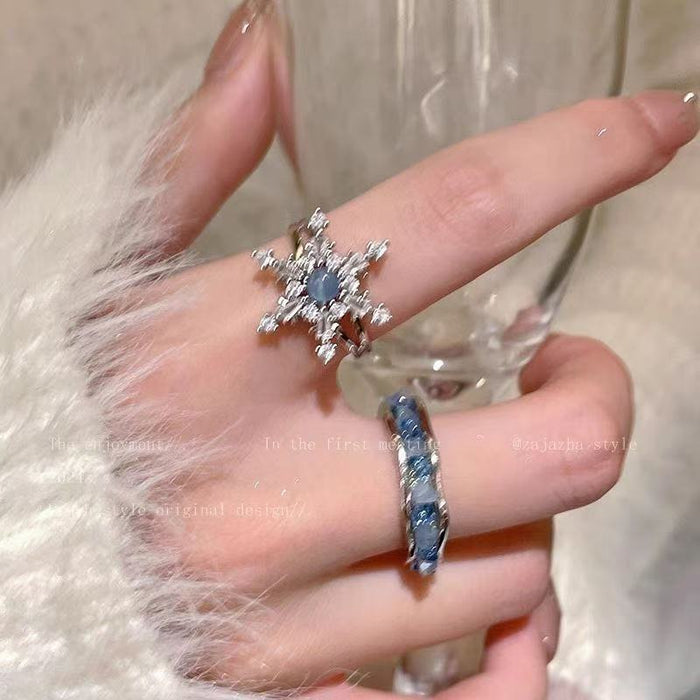 Wholesale Flashing blue zircon snowflake ring is versatile