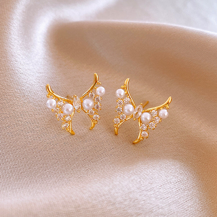 Wholesale Silver needle zircon round artificial pearl earrings high-end luxury retro earrings unique French design earrings