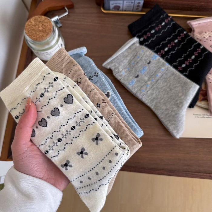 Wholesale Sweet and heart-shaped socks, with cute long socks worn outside