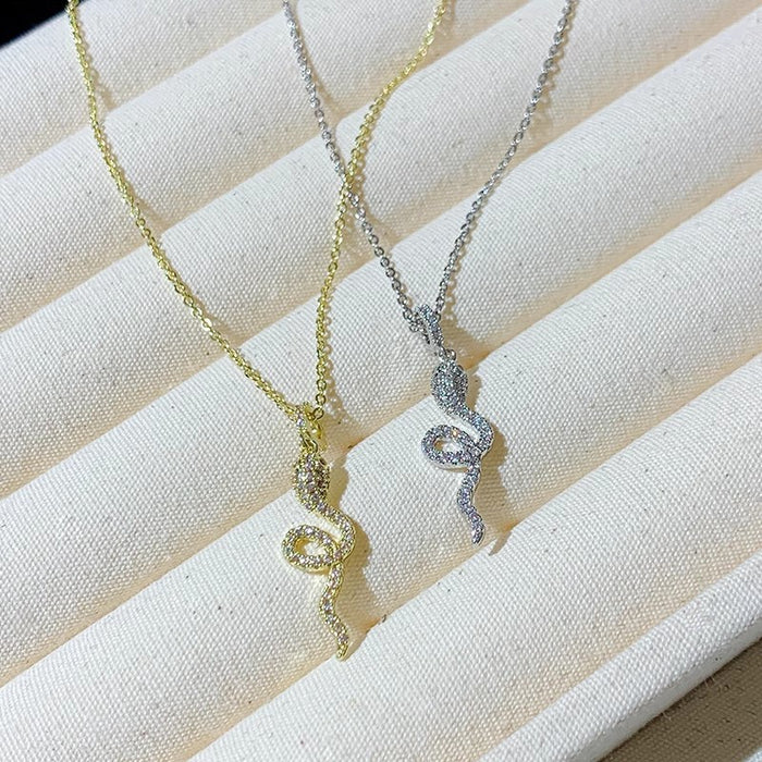 Wholesale Sweater chain pendant necklace, light luxury niche collarbone chain