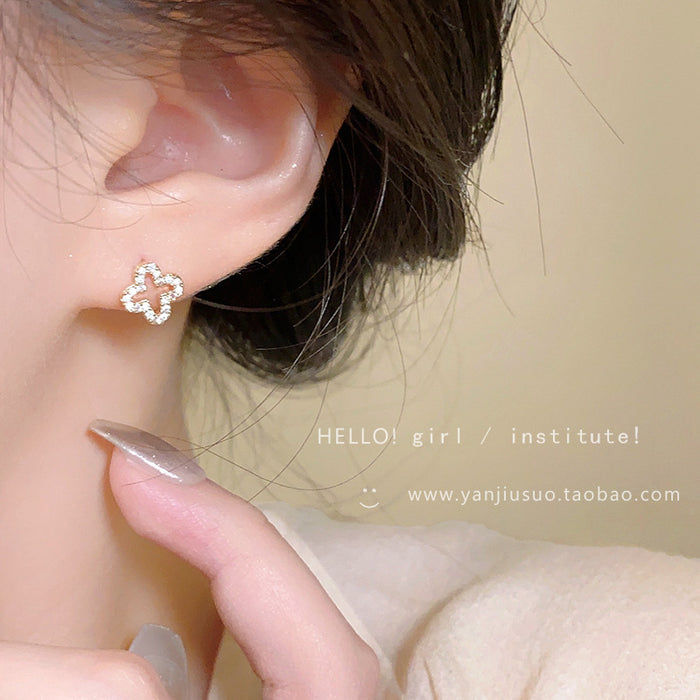 Wholesale Earrings with a light luxury and high-end feel, compact and exquisite earrings