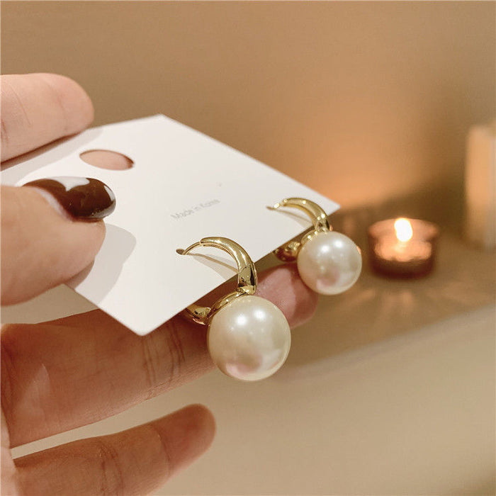Wholesale Vintage and elegant pearl earrings with earrings and buckles, elegant temperament. Small pearl earrings and earrings