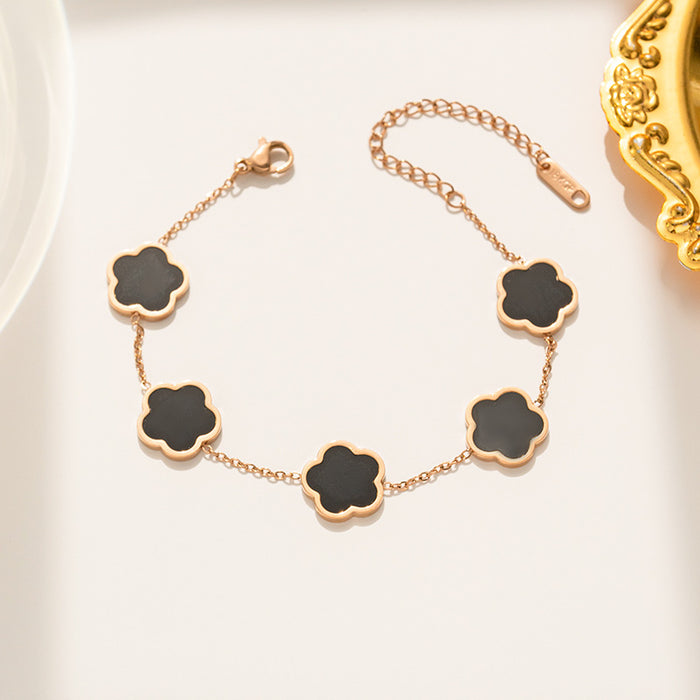 Wholesale Flower titanium steel necklace, female niche pendant, collarbone chain, fashionable temperament necklace