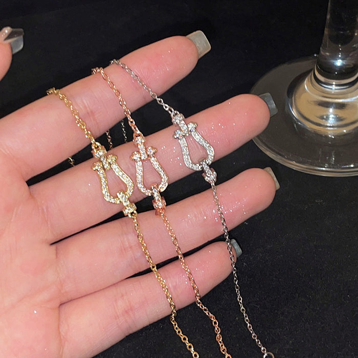 Wholesale Horseshoe buckle zircon bracelet for women, fashionable and high-end commuting wristband, niche, light luxury style, temperament, handmade accessories